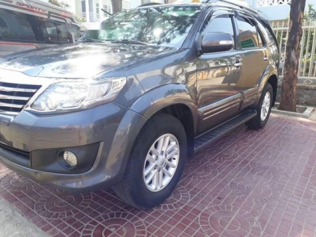 Bán lại xe Toyota Fortuner G sản xuất năm 2012, màu xám số sàn