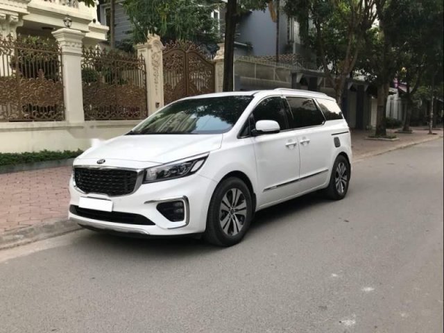 Cần bán gấp Kia Sedona đời 2008, màu trắng, xe nhập còn mới