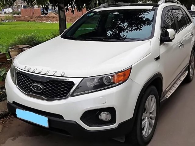 Bán xe Kia Sorento 2013, màu trắng chính chủ