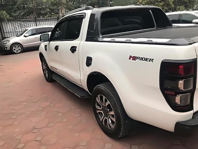 Cần bán xe Ford Ranger Wildtrak đời 2017, màu trắng, xe cá nhân đi một mình từ đầu