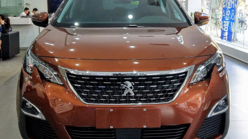 Cần bán Peugeot 3008 AT năm 2018, màu nâu