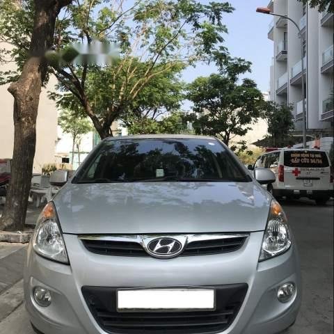 Cần bán Hyundai i20 sản xuất 2011, màu bạc, nhập khẩu nguyên chiếc