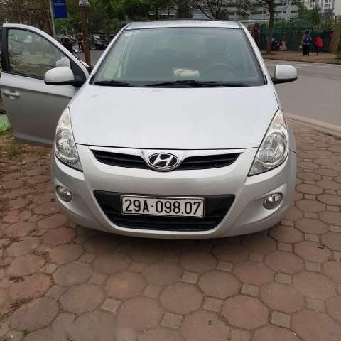 Cần bán Hyundai i20 sản xuất 2011, màu bạc, nhập khẩu nguyên chiếc