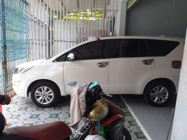 Chính chủ bán xe Toyota Innova sản xuất 2017, màu trắng, nhập khẩu nguyên chiếc