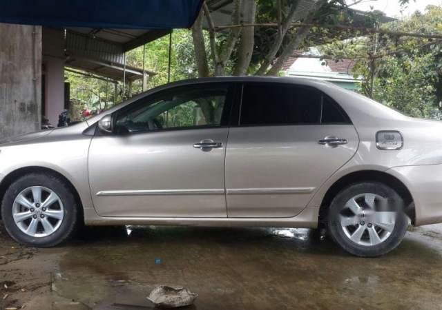 Cần bán xe Toyota Corolla Altis đời 2012, màu bạc