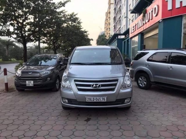 Bán Hyundai Starex đời 2016, màu bạc