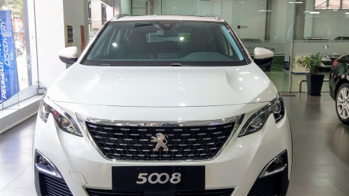 Cần bán nhanh chiếc Peugeot 5008 AT đời 2018, xe chính hãng, giá tốt