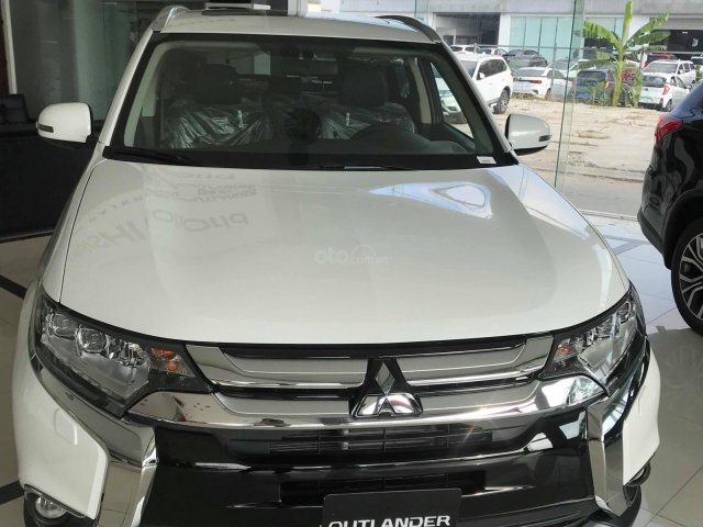 Cần bán Mitsubishi Outlander CVT 2.0 Prenium đời 2019, màu trắng, hỗ trợ trả góp 80%