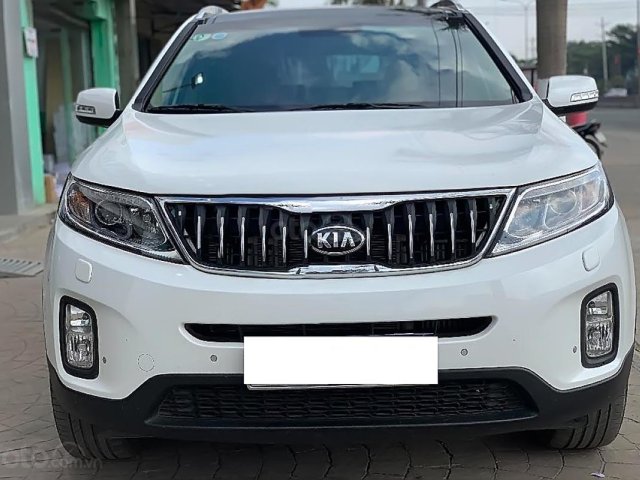 Bán Kia Sorento sản xuất 2018, màu trắng, số tự động, 935tr