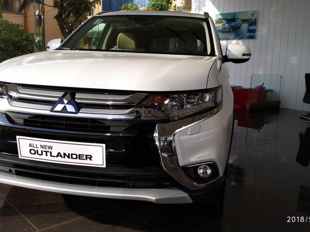 Bán ô tô Mitsubishi Outlander 2.0 CVT đời 2019, màu trắng, hỗ trợ trả góp 70% xe, liên hệ 0911.821.5140