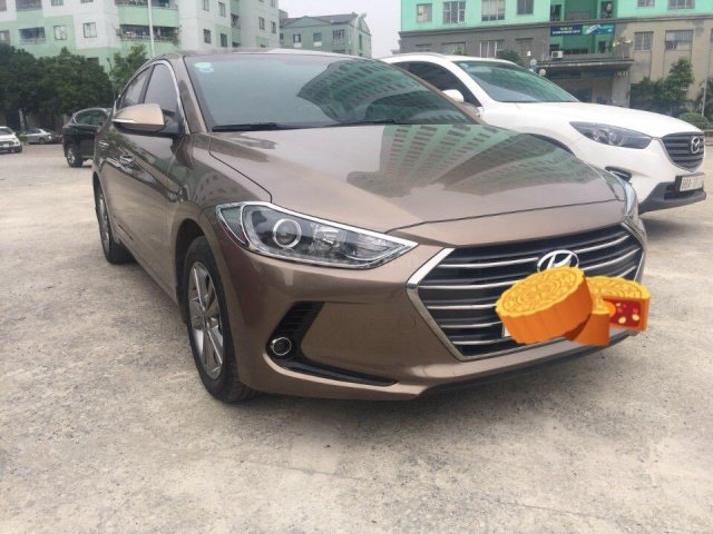 Bán nhanh xe Elantra 1.6AT sản xuất 2017, màu nâu