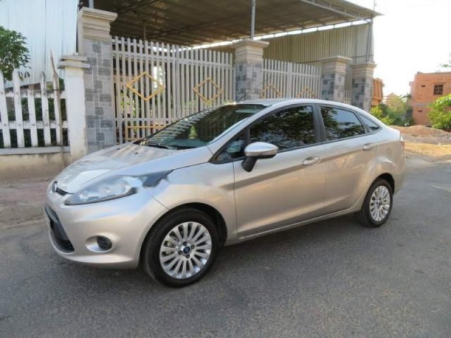 Bán Ford Fiesta đời 2012, màu hồng phấn, nguyên bản, nước sơn zin còn 80%