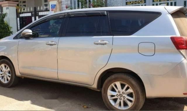 Cần bán lại xe Toyota Innova 2.0E đời 2016, màu trắng, 670tr