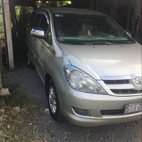 Bán xe Toyota Innova 2006, màu bạc, không trầy xước