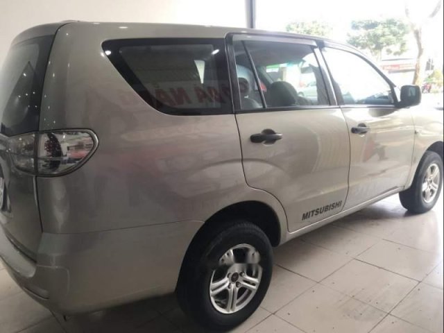 Cần bán lại xe Mitsubishi Zinger đời 2009, màu bạc