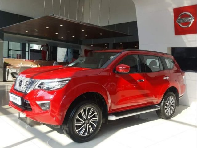 Bán xe Nissan Terra AT sản xuất năm 2018, màu đỏ, nhập khẩu nguyên chiếc