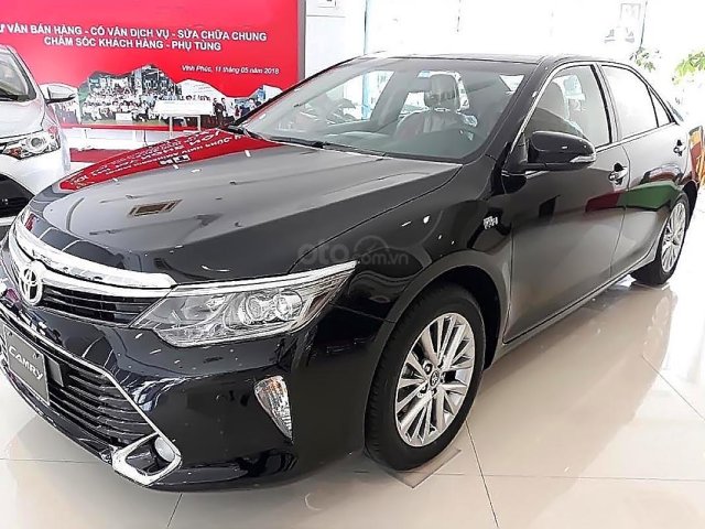 Bán xe Toyota Camry 2.5Q sản xuất năm 2019, màu đen