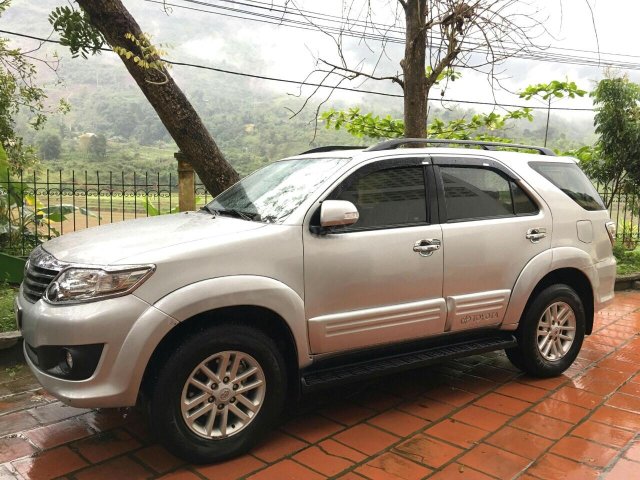 Bán ô tô Toyota Fortuner 2.5 năm 2012, màu bạc0