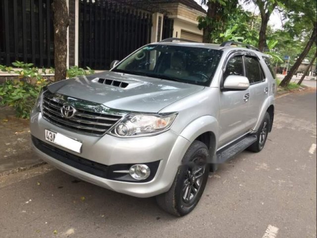 Bán ô tô Toyota Fortuner năm sản xuất 2015, màu bạc số sàn, giá tốt