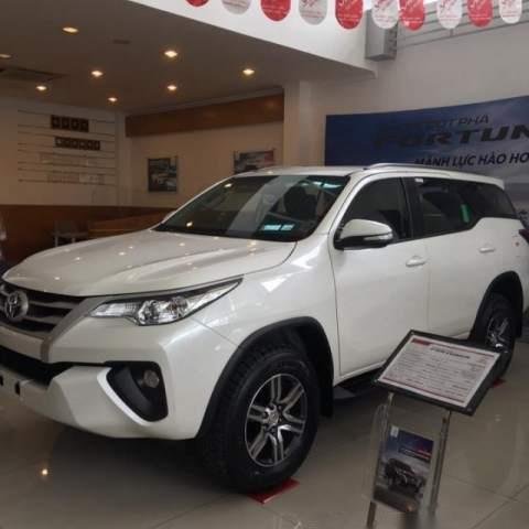 Bán xe Toyota Fortuner đời 2019, màu trắng, nhập khẩu