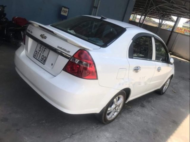 Bán Chevrolet Aveo năm sản xuất 2015, màu trắng, xe nhập số tự động, giá chỉ 339 triệu