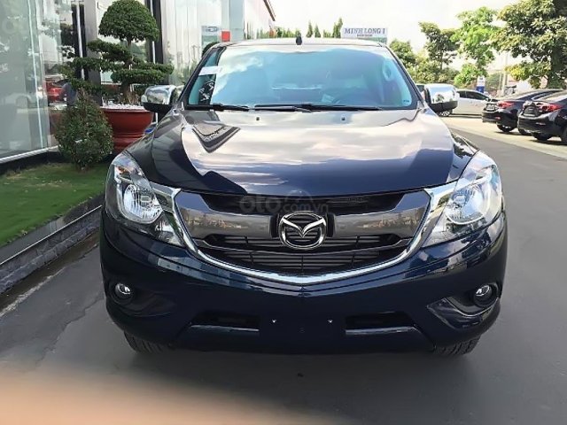 Cần bán gấp Mazda BT 50 2.2L 4x2 AT năm sản xuất 2015, màu xanh lam 