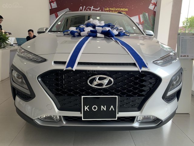 Bán Hyundai Kona 2.0 tiêu chuẩn xe có sẵn giao ngay, giá Km kèm quà tặng có giá trị, hỗ trợ vay trả góp, LH: 0977139312