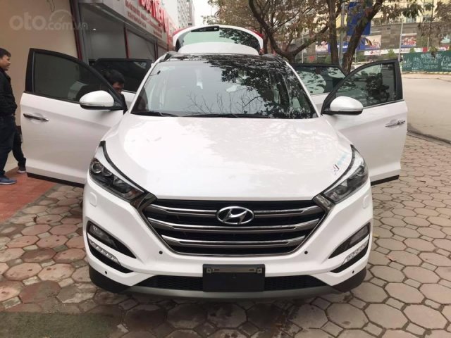 Bán Hyundai Tucson 1.6 Tubor 2017, màu trắng, odo 15000km, rất mới