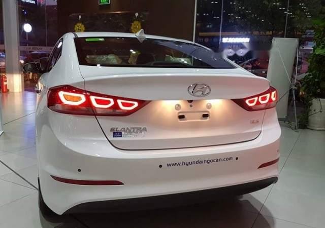 Bán Hyundai Elantra đời 2018, màu trắng, xe nhập