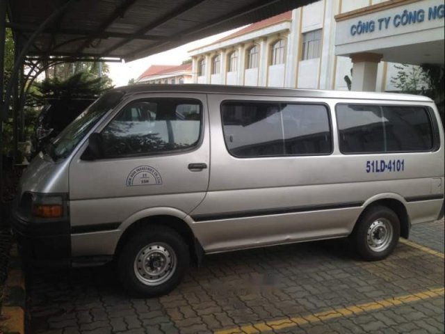 Bán Toyota Hiace đời 2003, thời gian sử dụng xe: 15 năm0