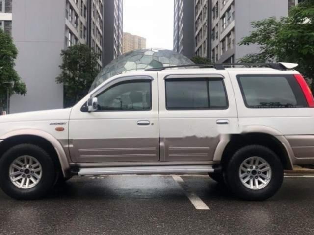 Cần bán gấp chiếc Ford Everest MT máy dầu màu trắng, xe giá mềm0