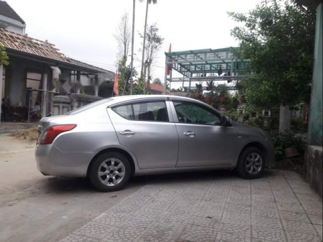 Cần bán gấp Nissan Sunny đời 2013, màu bạc, xe đẹp0