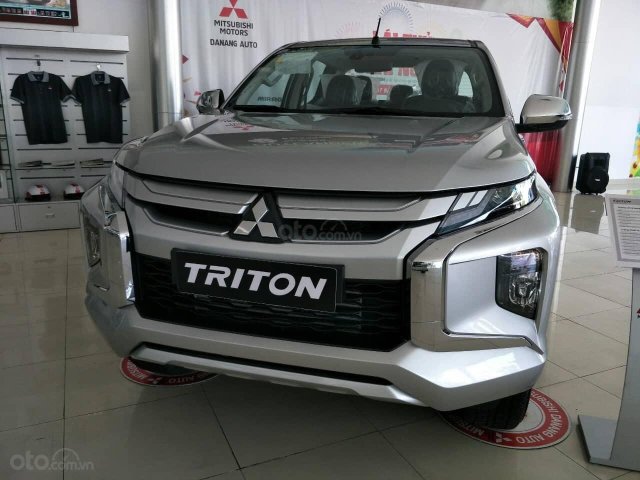 Bán xe Mitsubishi Triton 4x2 AT đời 2019, màu bạc, xe nhập