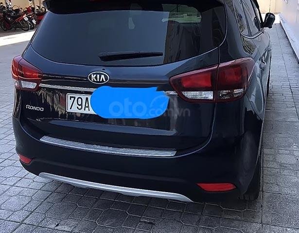 Bán xe Kia Rondo GAT năm sản xuất 2018, màu đen, giá 690tr