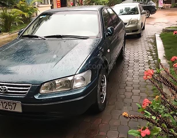 Cần bán Toyota Camry sản xuất năm 1998, màu xanh lam, nhập khẩu nguyên chiếc, 195tr