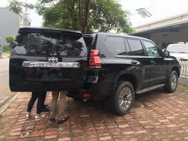 Cần bán xe Toyota Land Cruiser đời 2019, màu đen, nhập khẩu nguyên chiếc