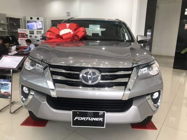 Bán xe Toyota Fortuner năm 2019, màu xám, nhập khẩu. Giao ngay