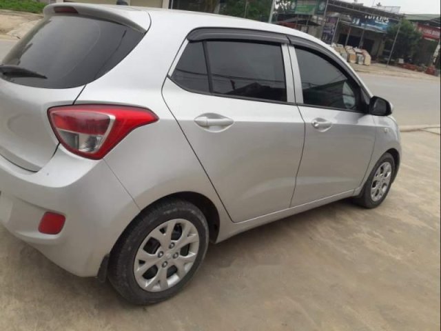 Cần bán lại xe Hyundai Grand i10 đời 2015, màu bạc, nhập khẩu, chính chủ