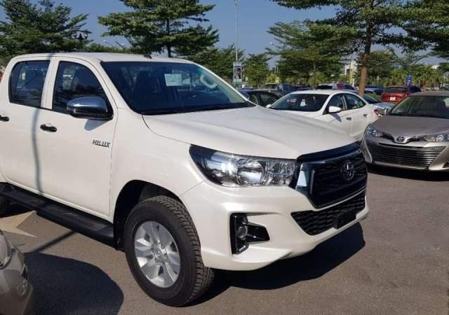 Cần bán xe Toyota Hilux sản xuất 2019, màu trắng, xe nhập, giá cạnh tranh