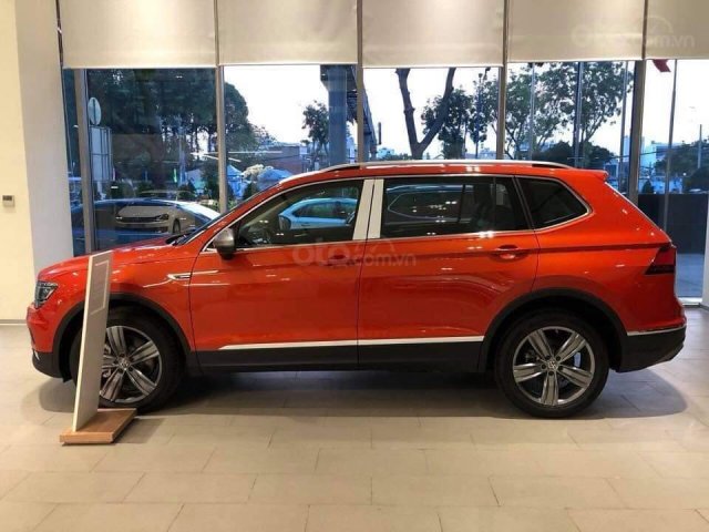 Cần bán Volkswagen Tiguan cao cấp đời 2019, màu cam, xe nhập