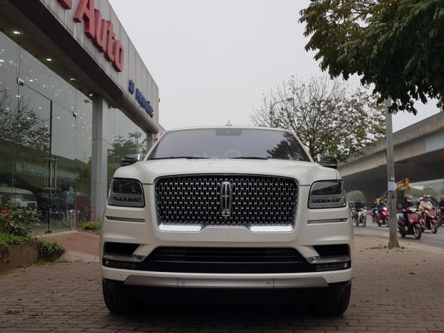 Cần bán xe Lincoln Navigator L Black Label sản xuất năm 2019, màu trắng, nhập khẩu nguyên chiếc