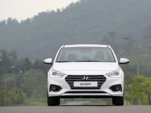 Cần bán Hyundai Accent AT năm 2019, màu trắng