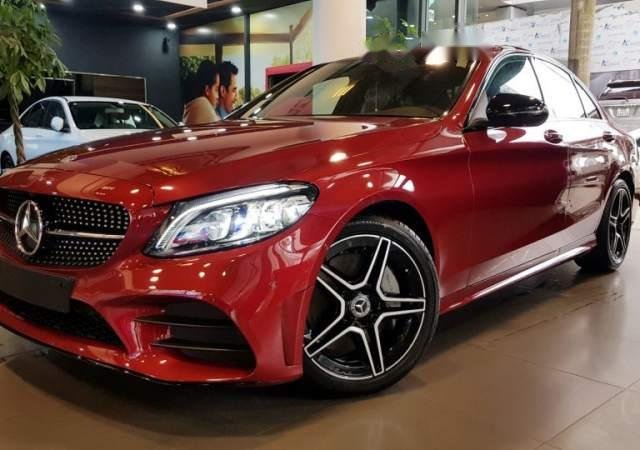 Bán Mercedes C300 2019, màu đỏ. Ưu đãi hấp dẫn