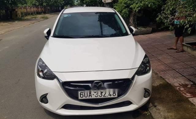 Bán Mazda 2 sản xuất 2016, màu trắng, nhập khẩu xe gia đình