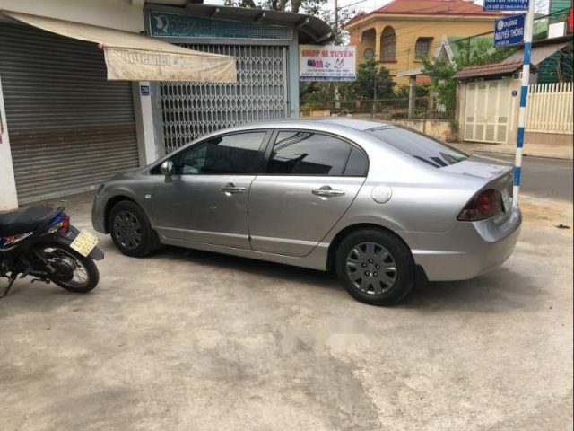 Bán Honda Civic sản xuất 2009, màu bạc còn mới, giá 370tr