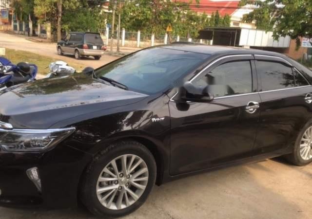 Cần bán gấp Toyota Camry 2.0 năm 2018, màu đen chính chủ