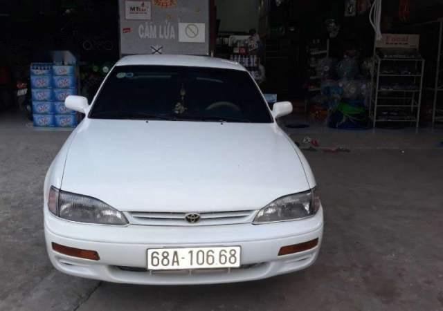 Cần bán gấp Toyota Camry LS  2.2 đời 1995, màu trắng, nhập khẩu nguyên chiếc xe gia đình giá cạnh tranh