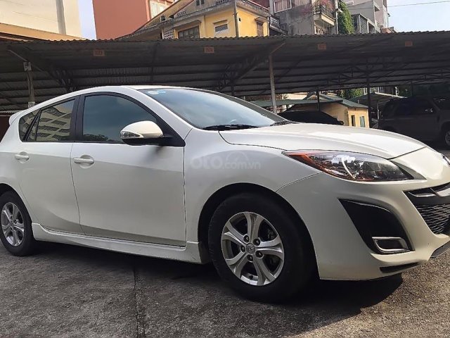 Gia đình bán xe Mazda 3 đời 2010, màu trắng, nhập khẩu