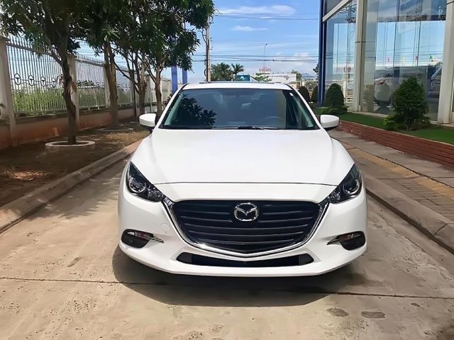 Bán ô tô Mazda 3 1.5 AT năm 2019, màu trắng, xe mới 100%