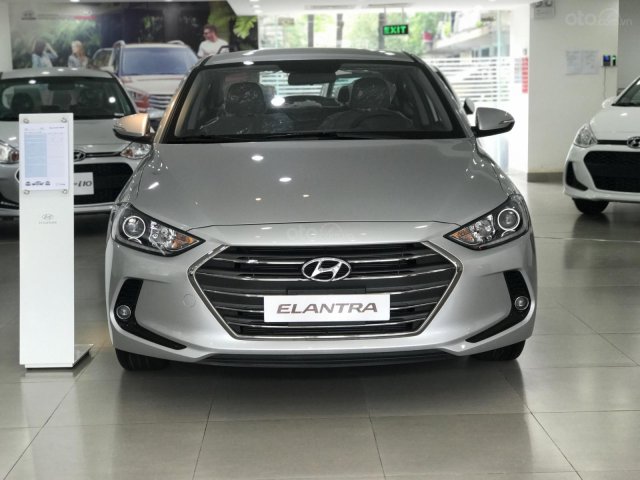 Bán Hyundai Elantra 1.6MT màu bạc, xe giao ngay, hỗ trợ đăng ký Grab miễn phí, hỗ trợ vay trả góp - LH: 0903175312